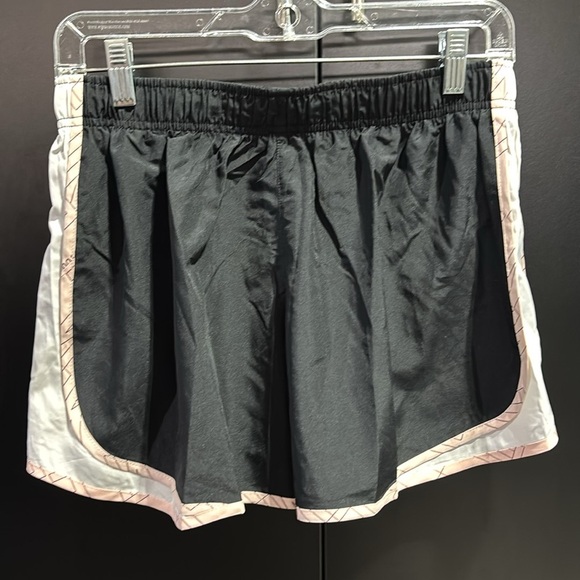 Nike Dri-Fit Running shorts,panty lined,elastic drawstring waist,mesh side panel - Picture 4 of 9